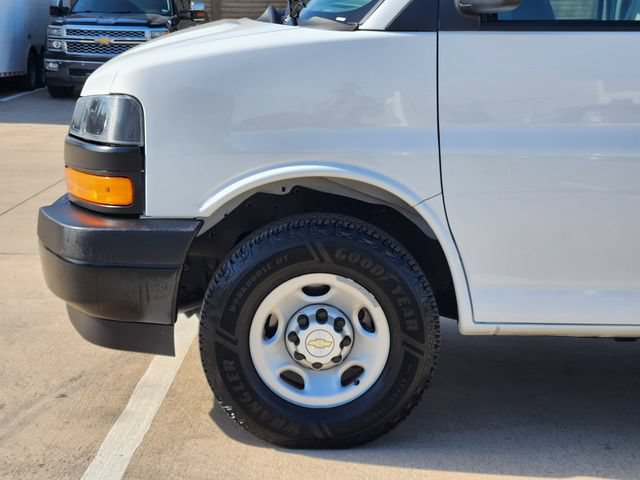 Used 2025 Chevrolet Express 3500 LS RWD image 15
