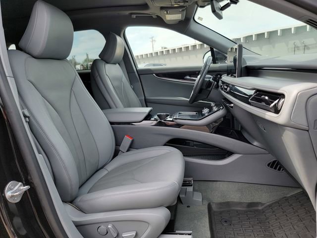 Certified 2023 Lincoln Nautilus Reserve w/ Luxury Package AWD/4WD image 24