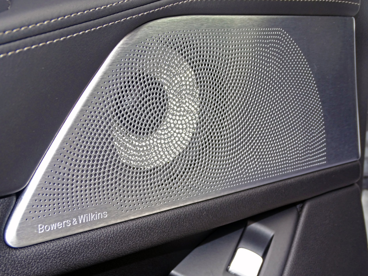 Used 2018 BMW 750i image 25