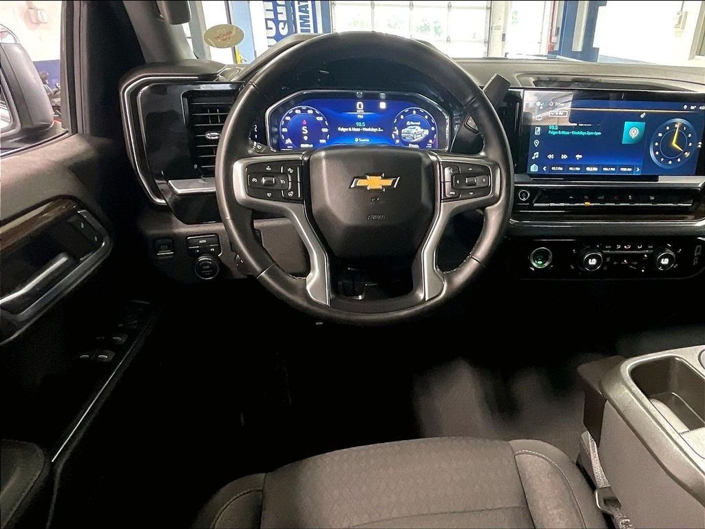 Used 2023 Chevrolet Silverado 1500 LT AWD/4WD image 17