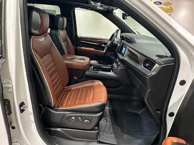 Used 2024 GMC Yukon XL Denali Ultimate AWD/4WD image 9