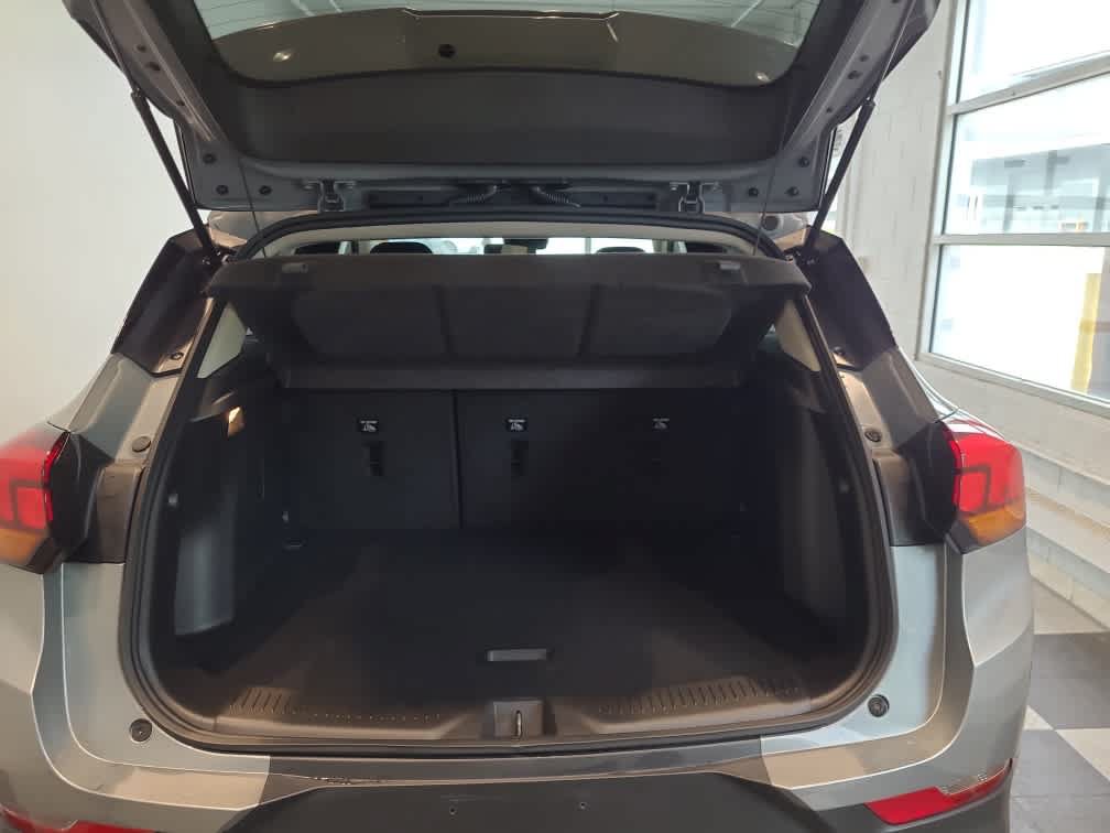 Used 2023 Buick Encore GX Preferred w/ Cold Weather Comfort Package AWD/4WD image 19