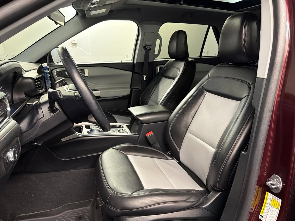 Certified 2022 Ford Explorer XLT w/ Equipment Group 202A AWD/4WD image 27
