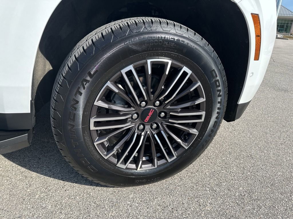 Used 2025 GMC Yukon XL Elevation w/ LPO, Elevation Black Package AWD/4WD image 18