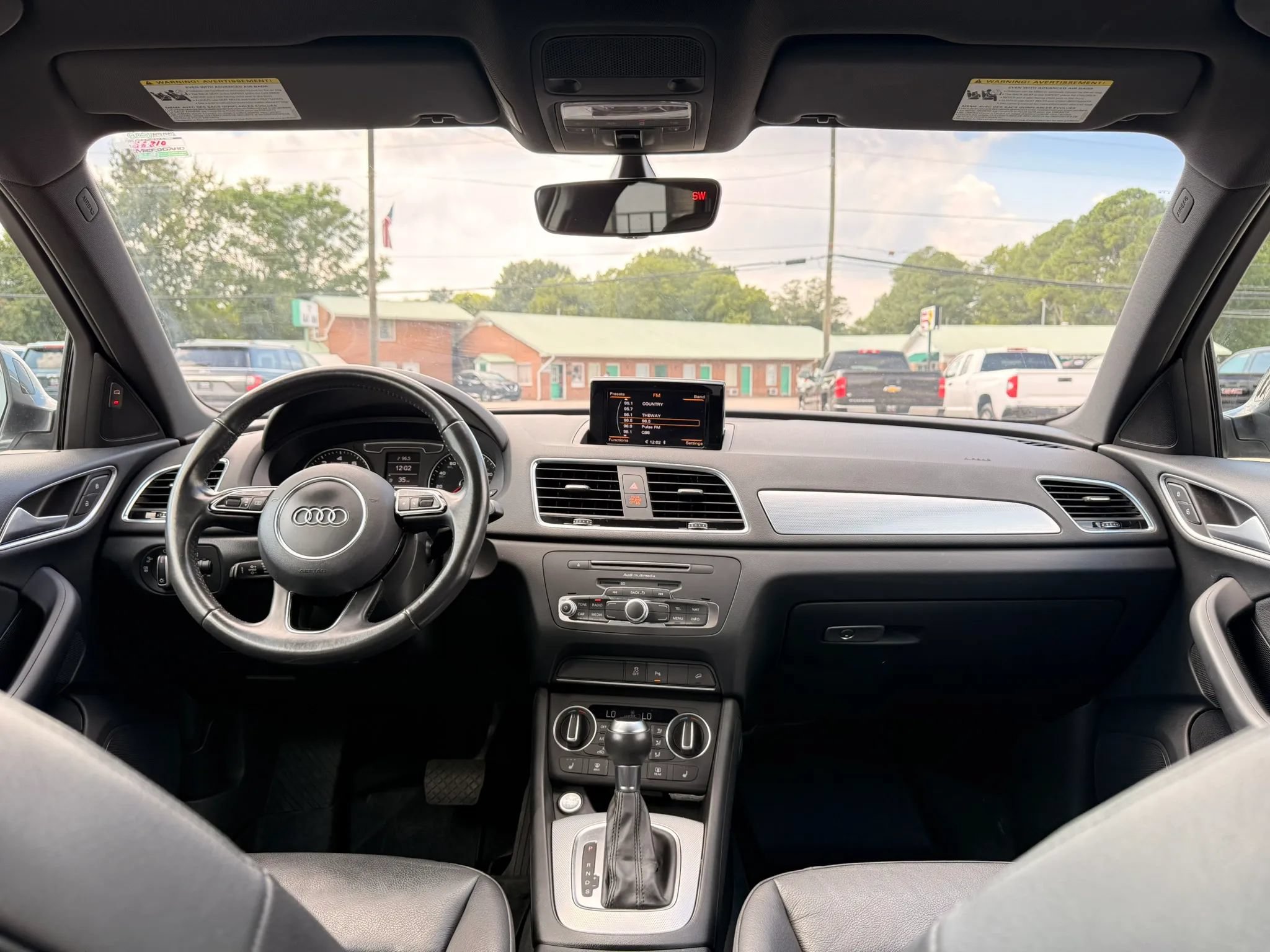 Used 2018 Audi Q3 2.0T Premium Plus w/ Premium Plus Package FWD image 15