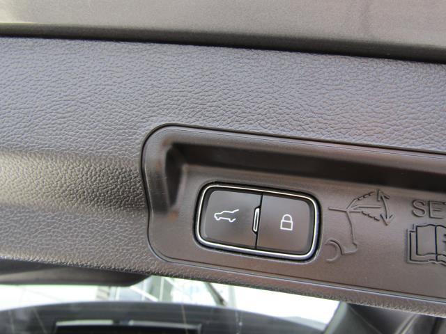 Used 2021 Ford Explorer XLT w/ Equipment Group 202A AWD/4WD image 16