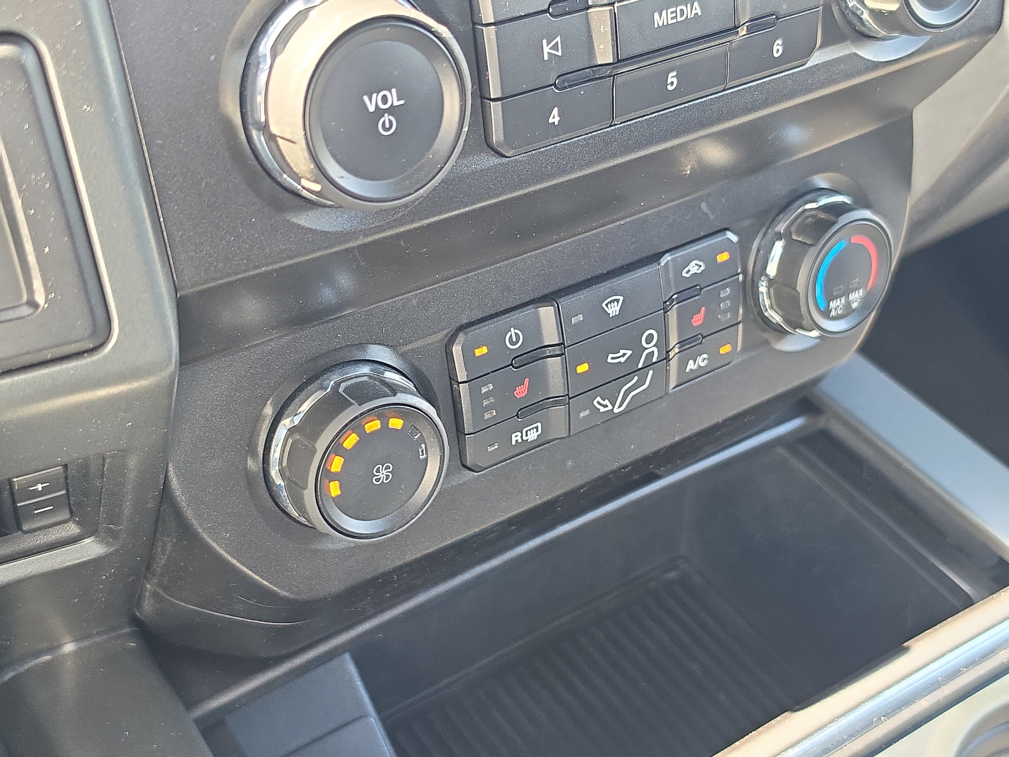 Used 2021 Ford F350 XLT w/ XLT Premium Package AWD/4WD image 28