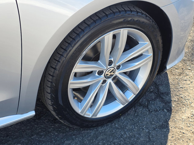 Used 2018 Volkswagen Passat 2.0T SE image 15