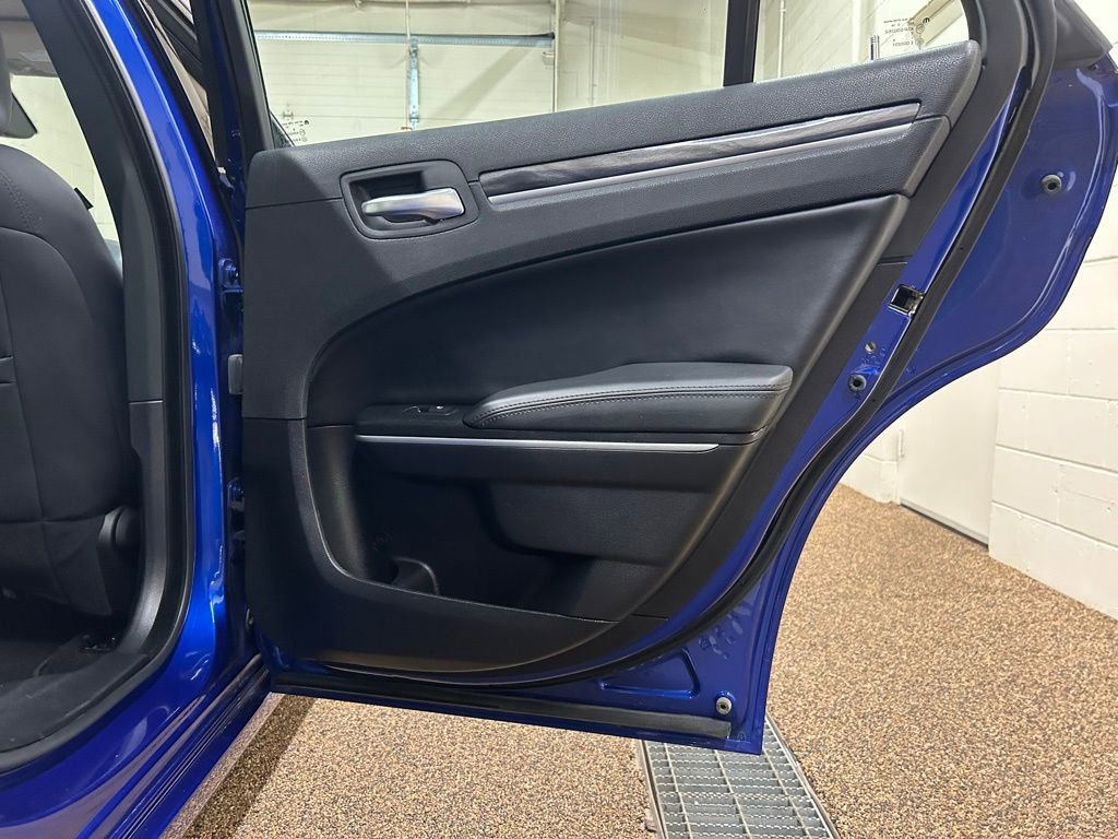 Used 2021 Chrysler 300 Touring w/ Chrome Appearance Package image 15
