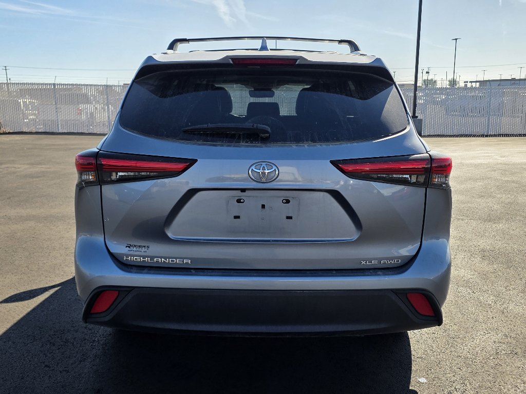Used 2023 Toyota Highlander XLE AWD/4WD image 7