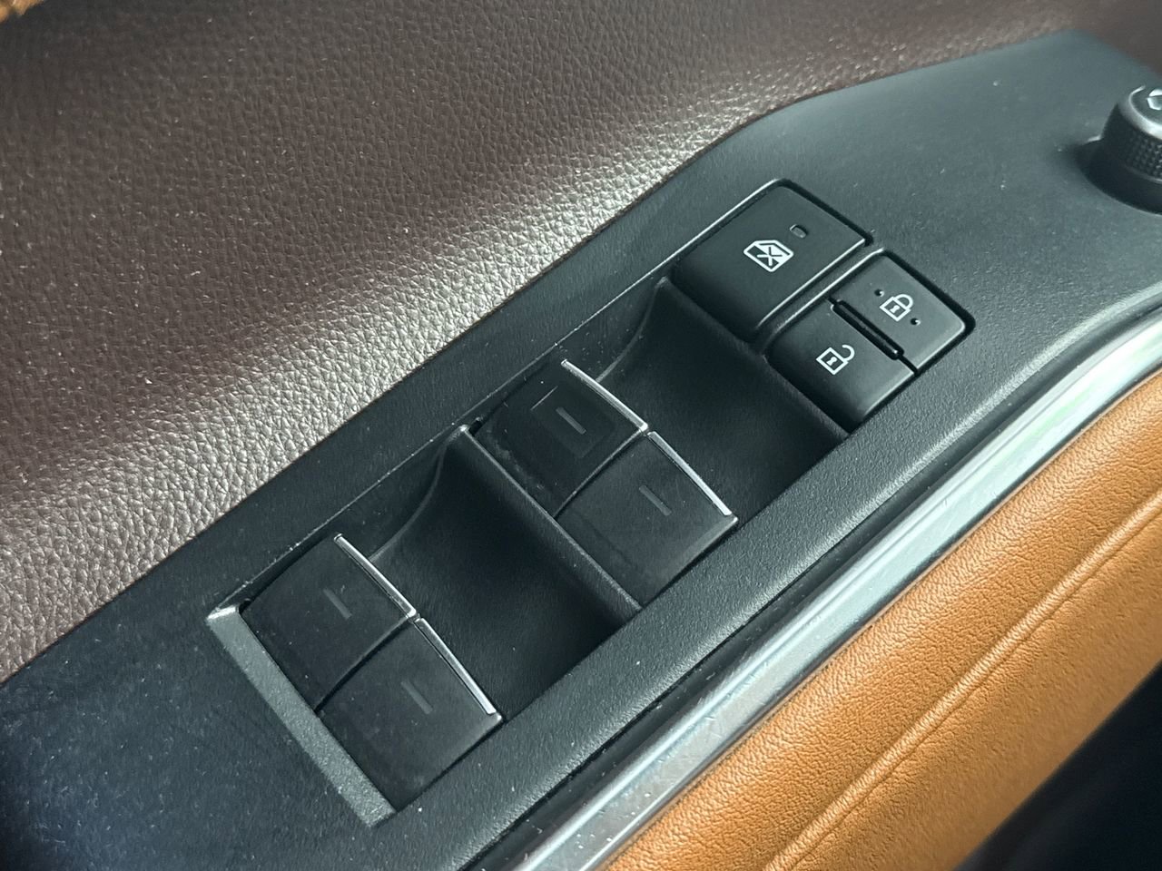 Used 2020 Toyota Highlander Platinum image 19