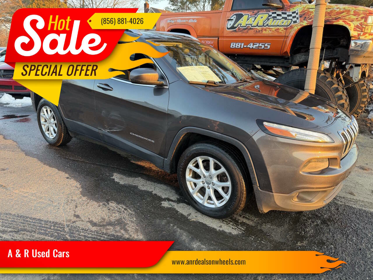 Used 2017 Jeep Cherokee Latitude w/ Comfort/Convenience Group image 1