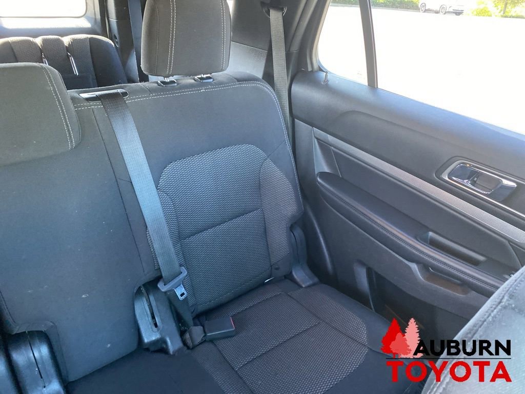 Used 2018 Ford Explorer XLT w/ Equipment Group 201A FWD image 23