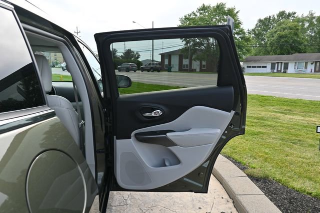 Used 2019 Jeep Cherokee Limited AWD/4WD image 20