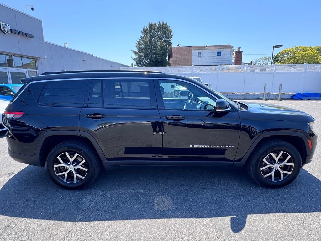 Used 2024 Jeep Grand Cherokee L Limited w/ Luxury Tech Group II AWD/4WD image 8