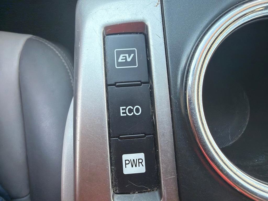 Used 2016 Toyota Prius V Five image 22