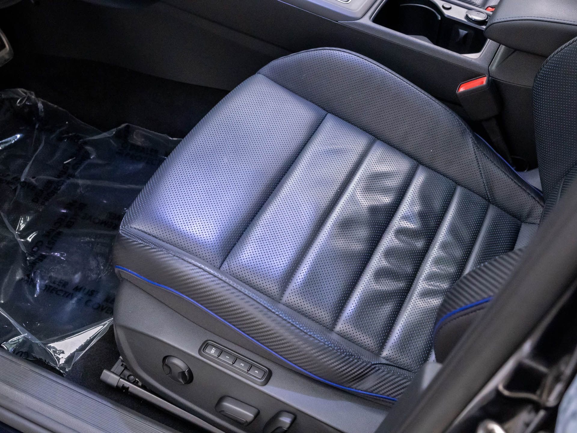 Used 2022 Volkswagen Golf R AWD/4WD image 11