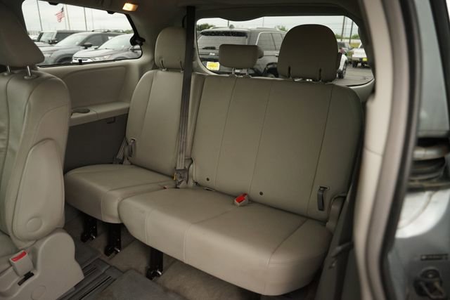 Used 2013 Toyota Sienna XLE w/ Entertainment Pkg FWD image 14