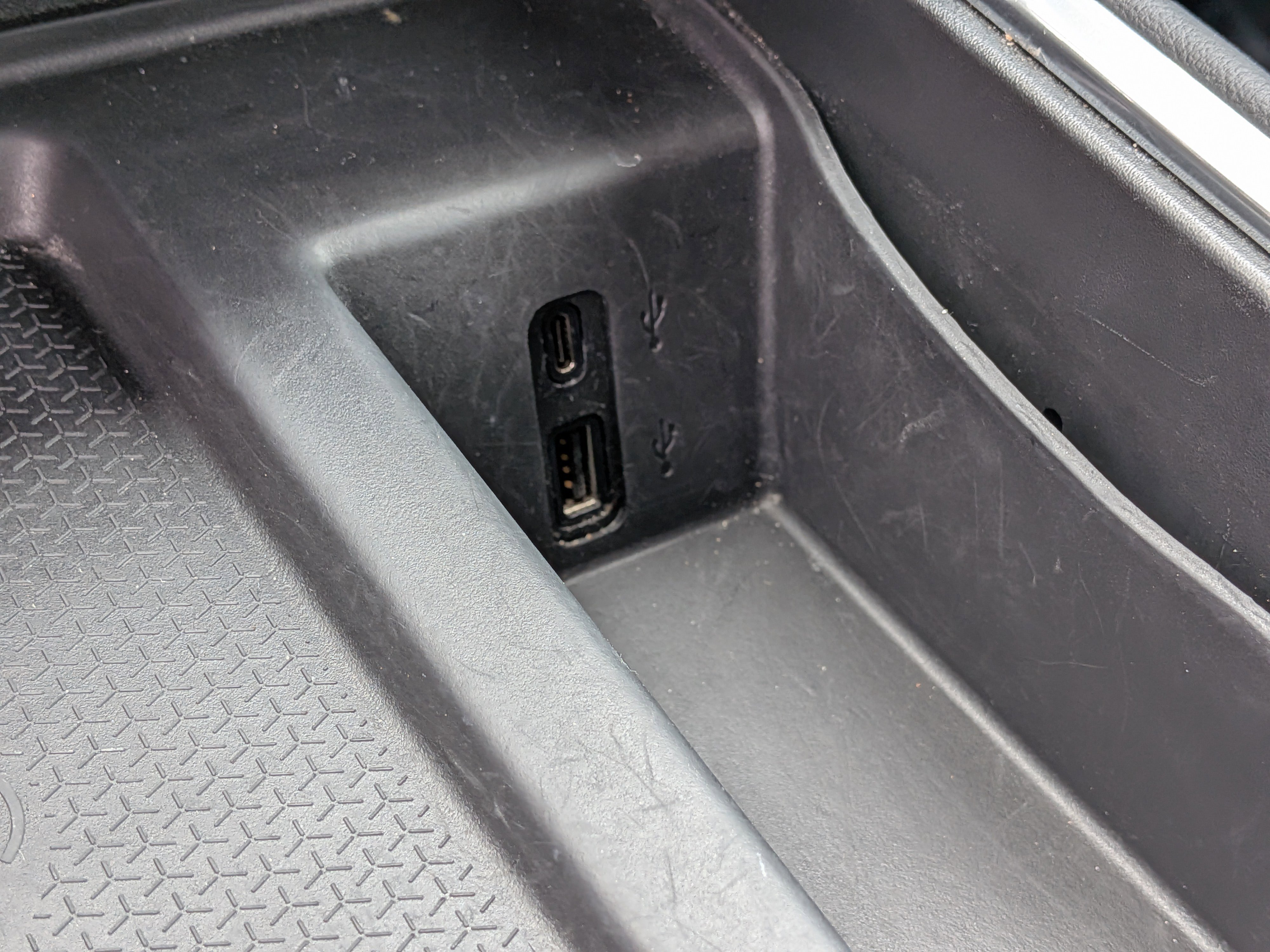 Used 2025 GMC Acadia Elevation FWD image 32