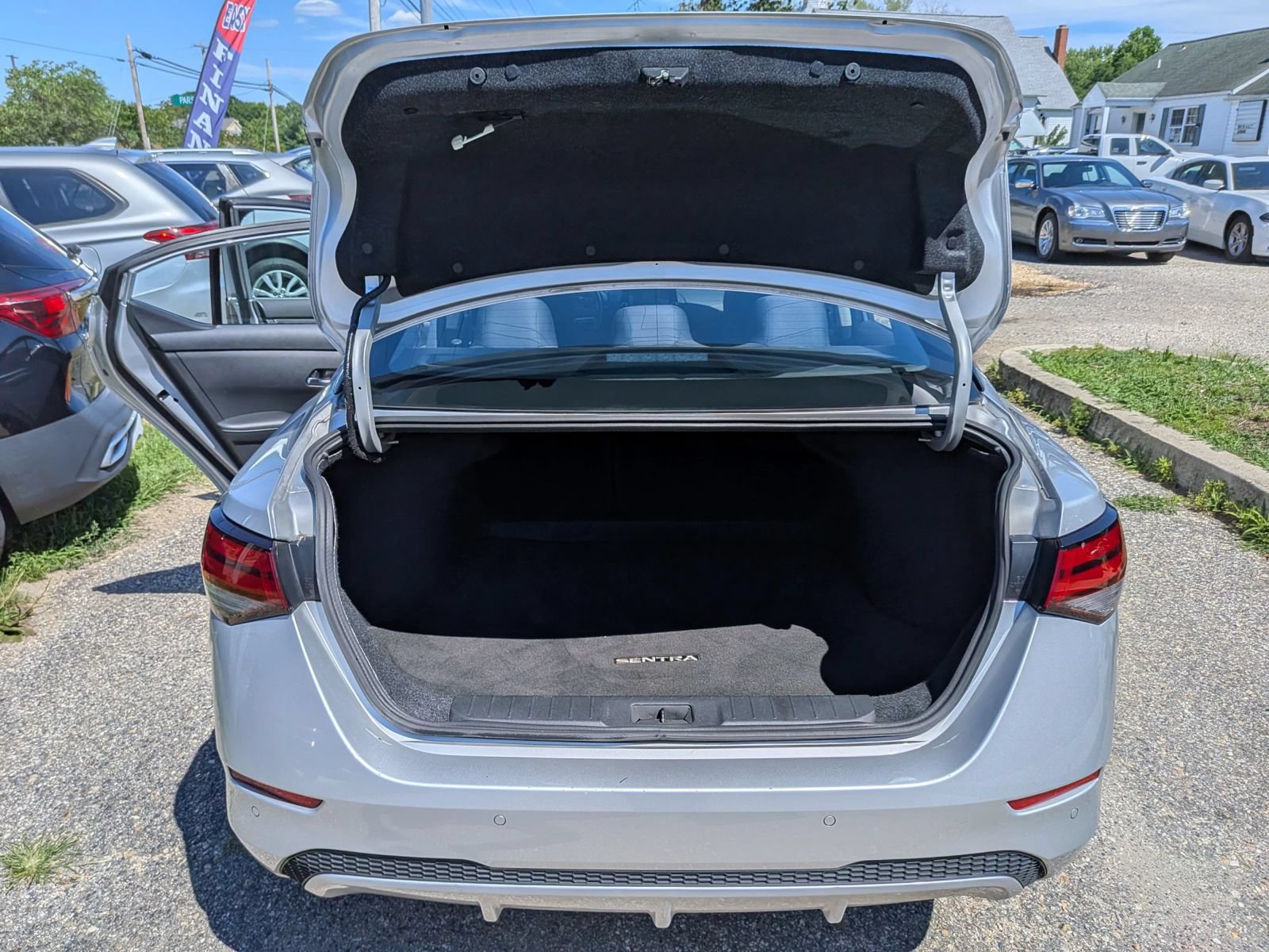 Used 2020 Nissan Sentra SV FWD image 32