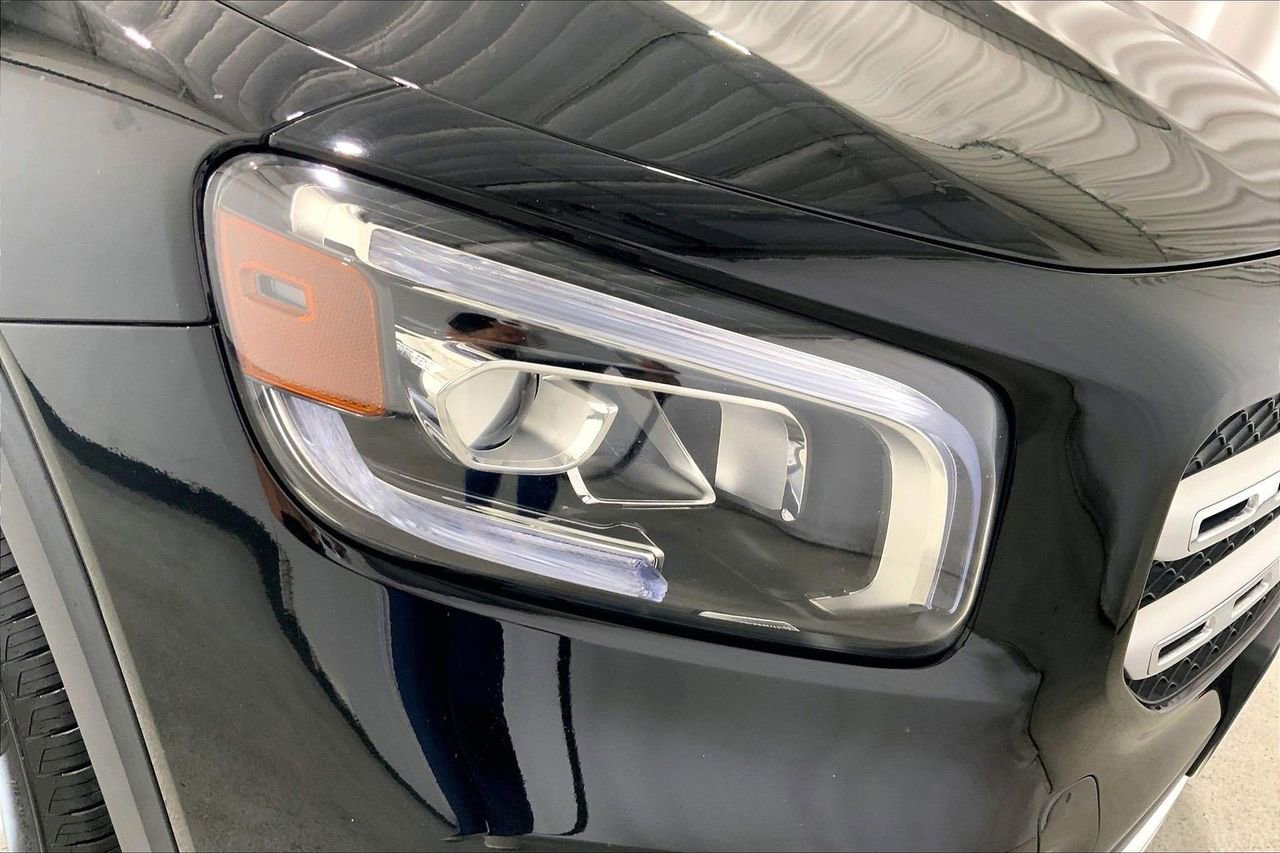 Used 2020 Mercedes-Benz GLB 250 w/ Premium Package image 28