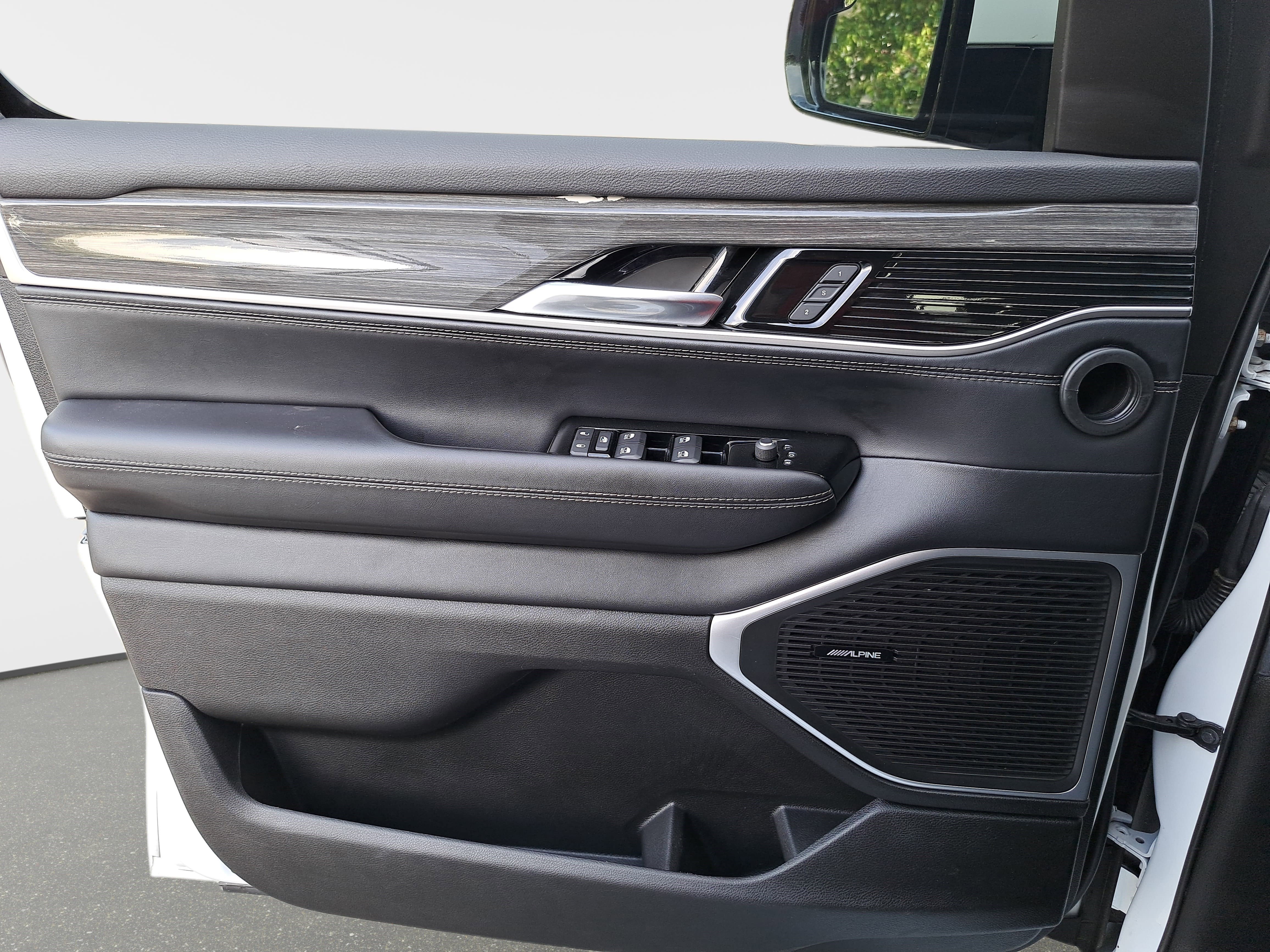 Used 2022 Jeep Wagoneer Series II AWD/4WD image 27