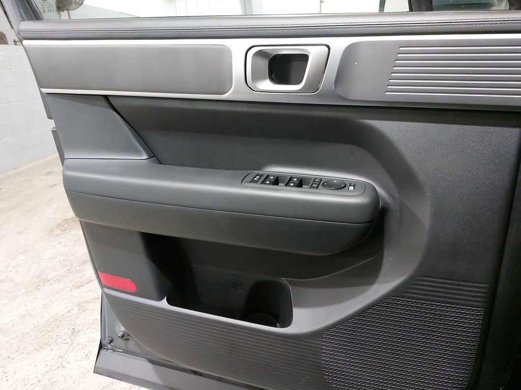 Used 2025 Hyundai Santa Fe SE FWD image 27