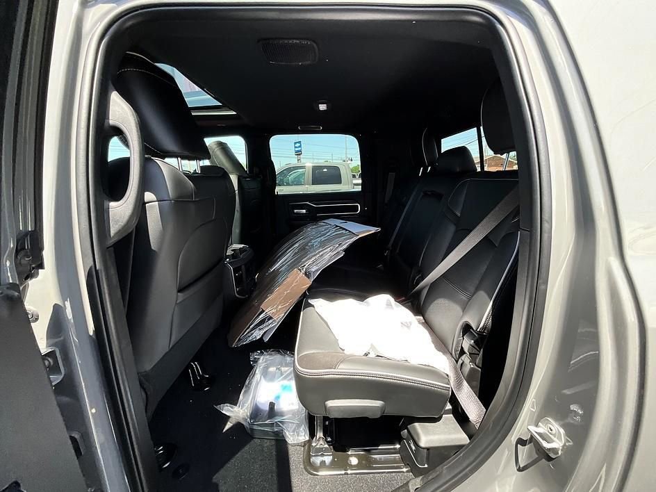 New 2026 RAM 3500 Laramie AWD/4WD image 31