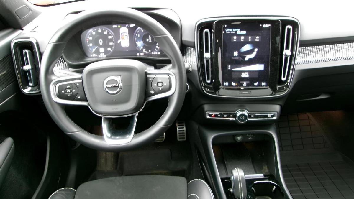 Used 2022 Volvo XC40 T5 R-Design w/ Advanced Package image 11