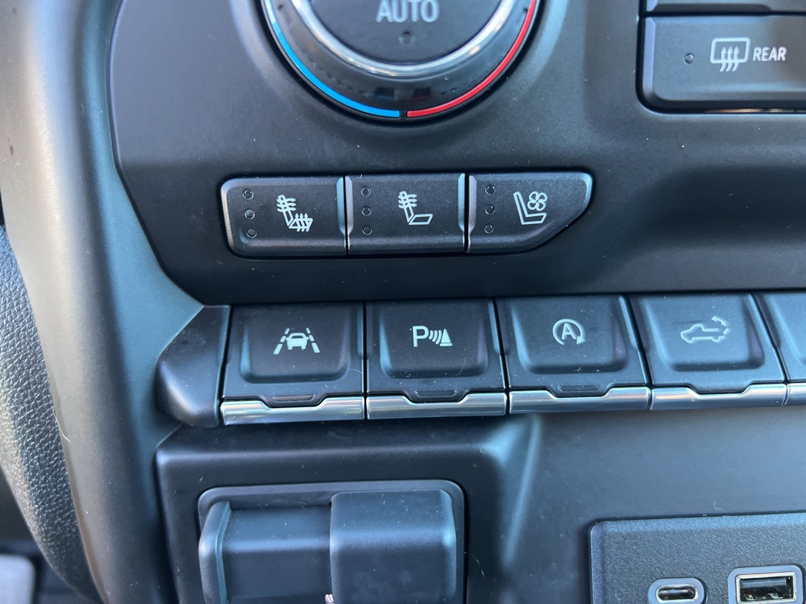 Used 2019 Chevrolet Silverado 1500 High Country w/ Technology Package image 27