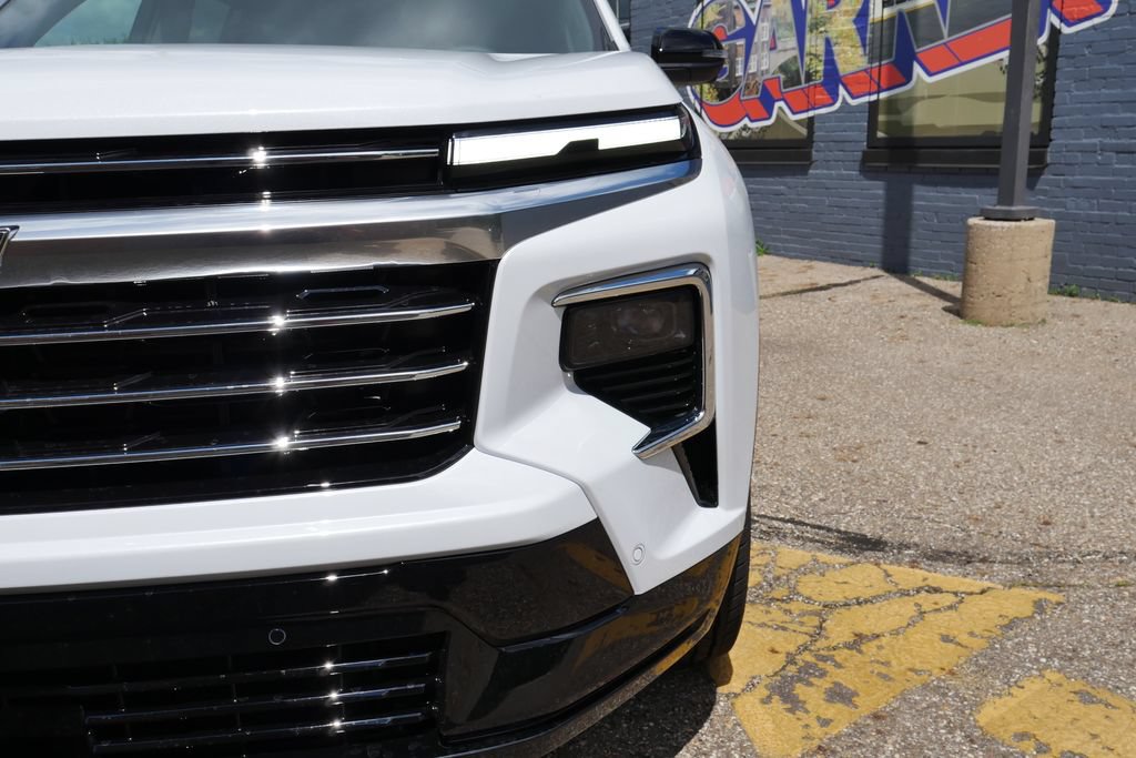 New 2026 Chevrolet Traverse High Country w/ LPO, Floor Liner Package AWD/4WD image 3