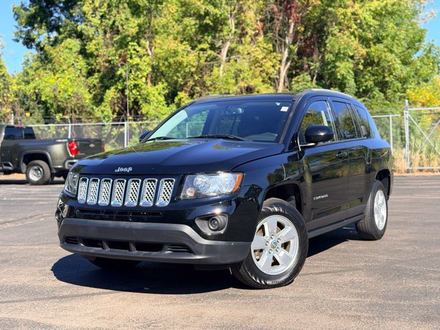 Used 2017 Jeep Compass Latitude FWD image 2
