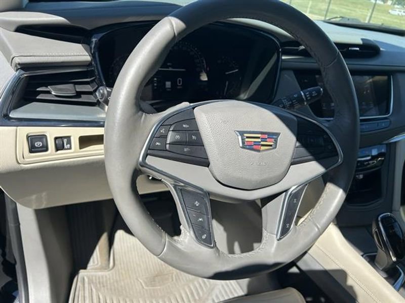 Used 2017 Cadillac XT5 Luxury w/ Driver Awareness Package image 9