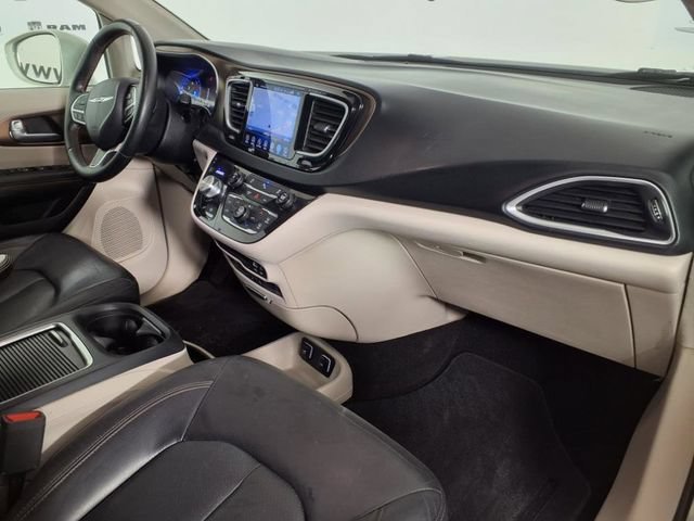 Used 2017 Chrysler Pacifica Touring-L Plus w/ Tire & Wheel Group FWD image 21