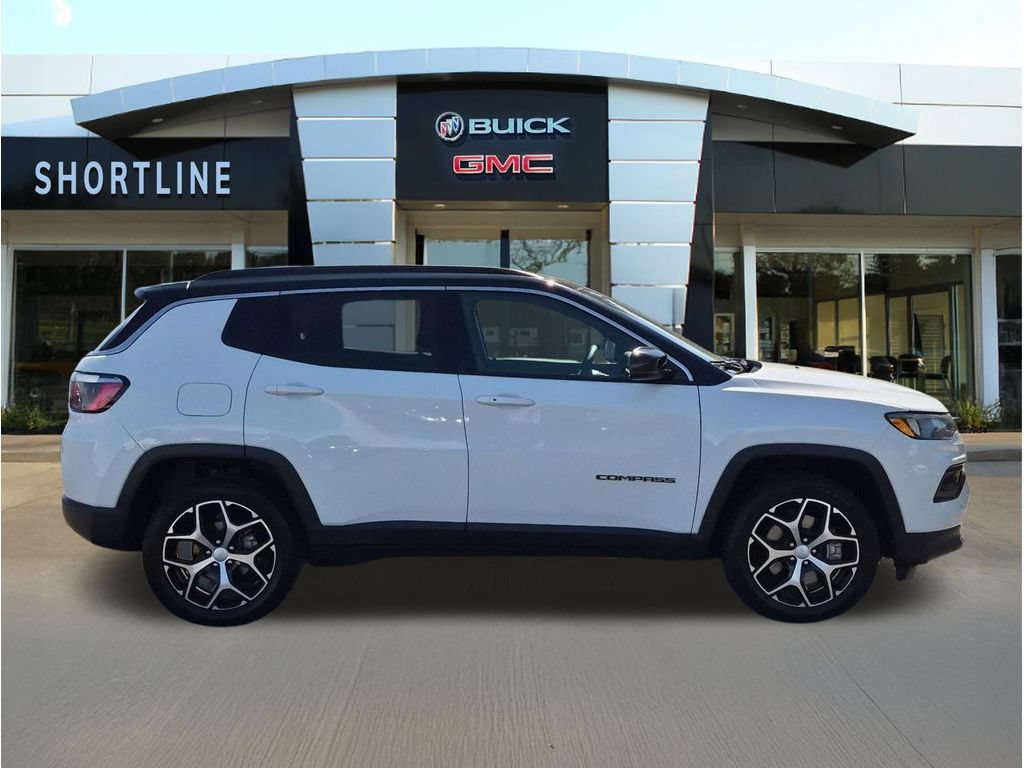 Used 2024 Jeep Compass Limited AWD/4WD image 2