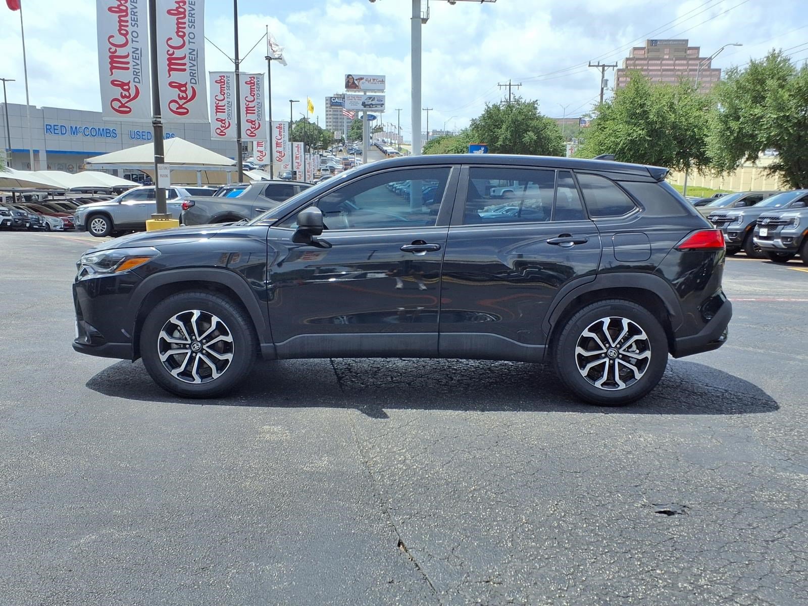 Used 2023 Toyota Corolla Cross AWD Hybrid image 9