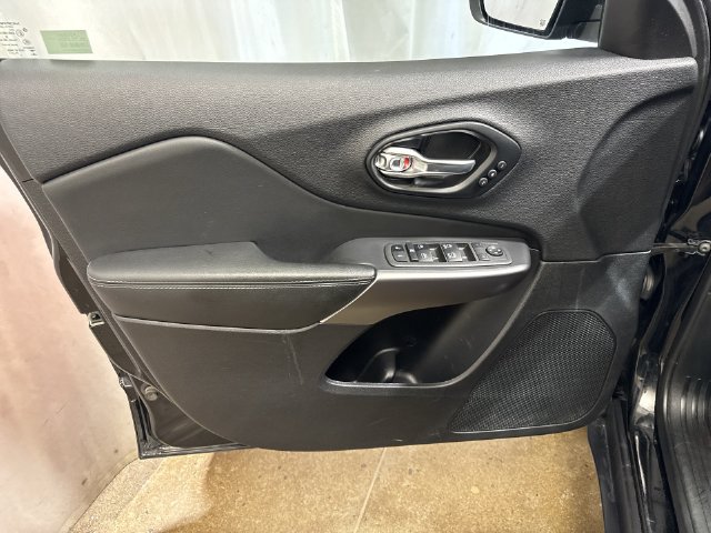 Used 2022 Jeep Cherokee Limited w/ Mopar Interior Package AWD/4WD image 22