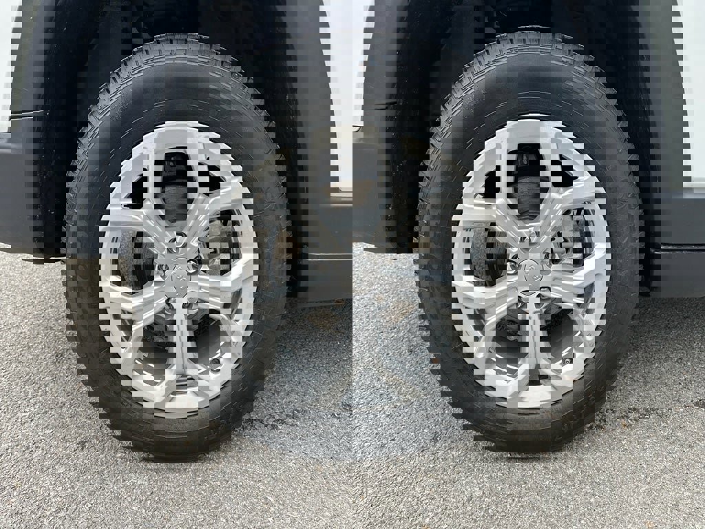 Used 2024 Jeep Compass Latitude image 33