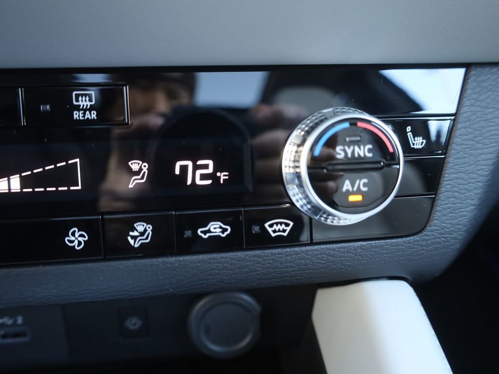 New 2025 Mitsubishi Outlander SEL image 43