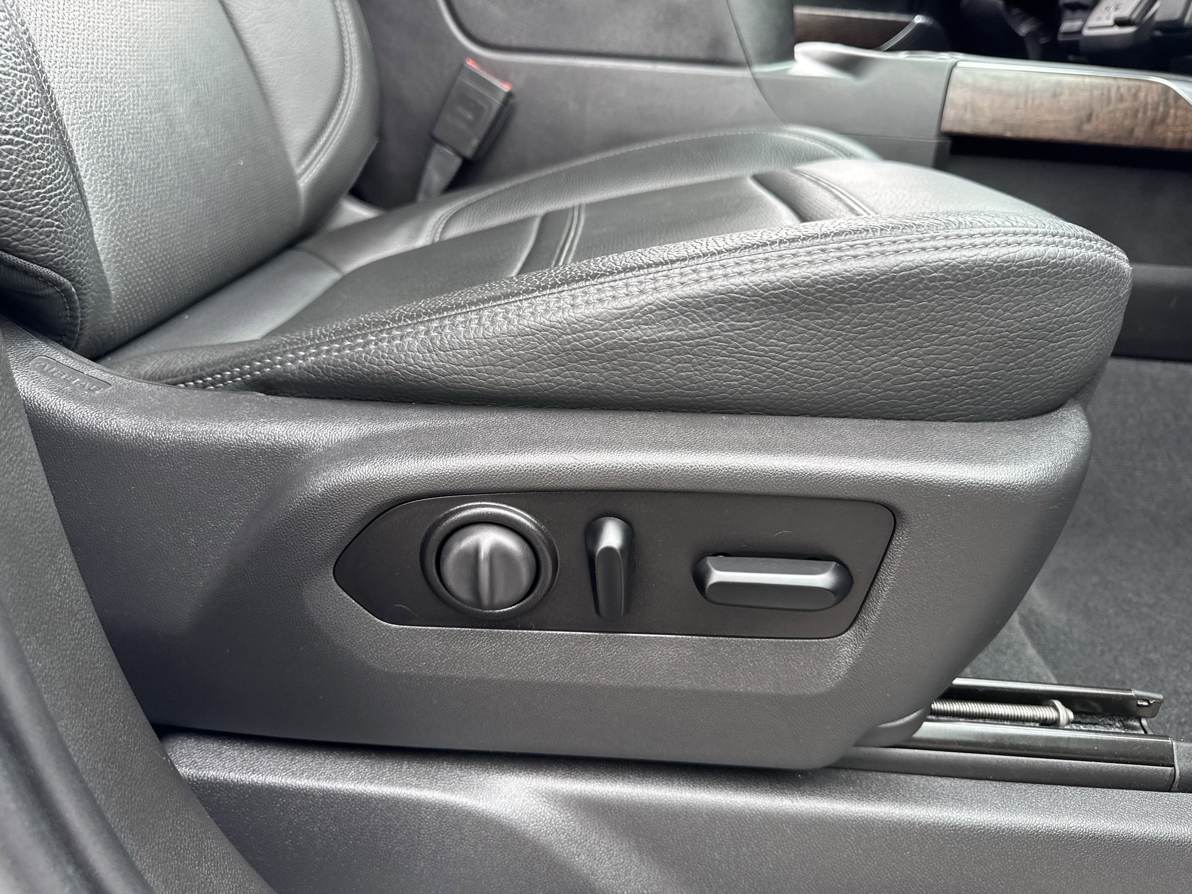 Used 2021 GMC Sierra 3500 Denali w/ Denali Ultimate Package image 35