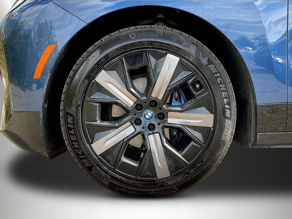 Used 2023 BMW iX xDrive50 w/ Premium Package AWD/4WD image 34