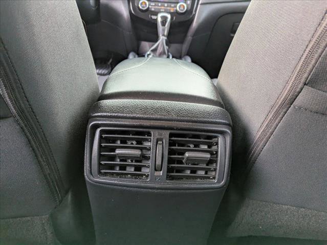 Used 2017 Nissan Rogue SV image 17