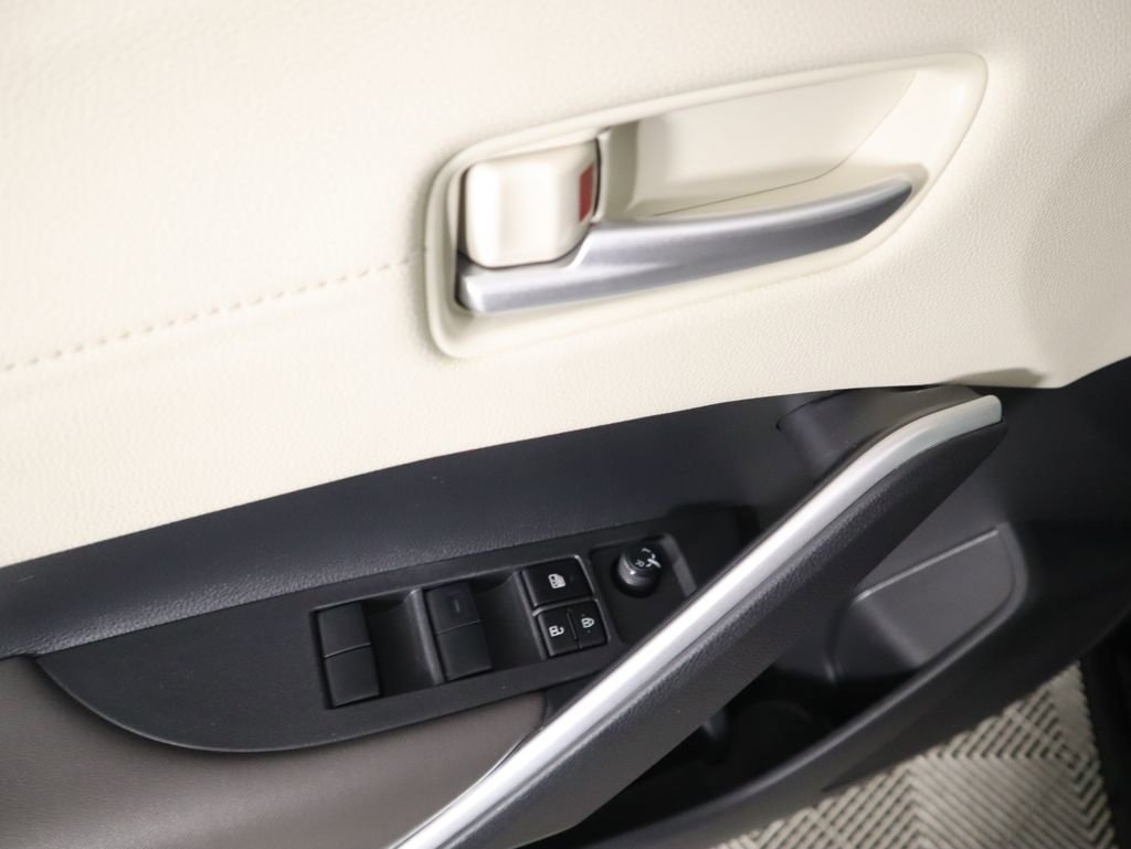 Used 2023 Toyota Corolla Cross XLE image 23