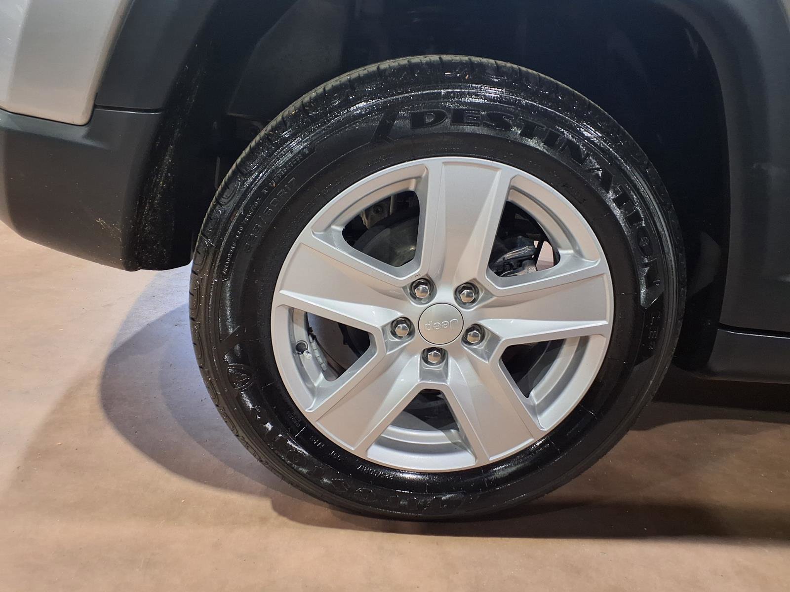 Used 2022 Jeep Compass Latitude AWD/4WD image 8