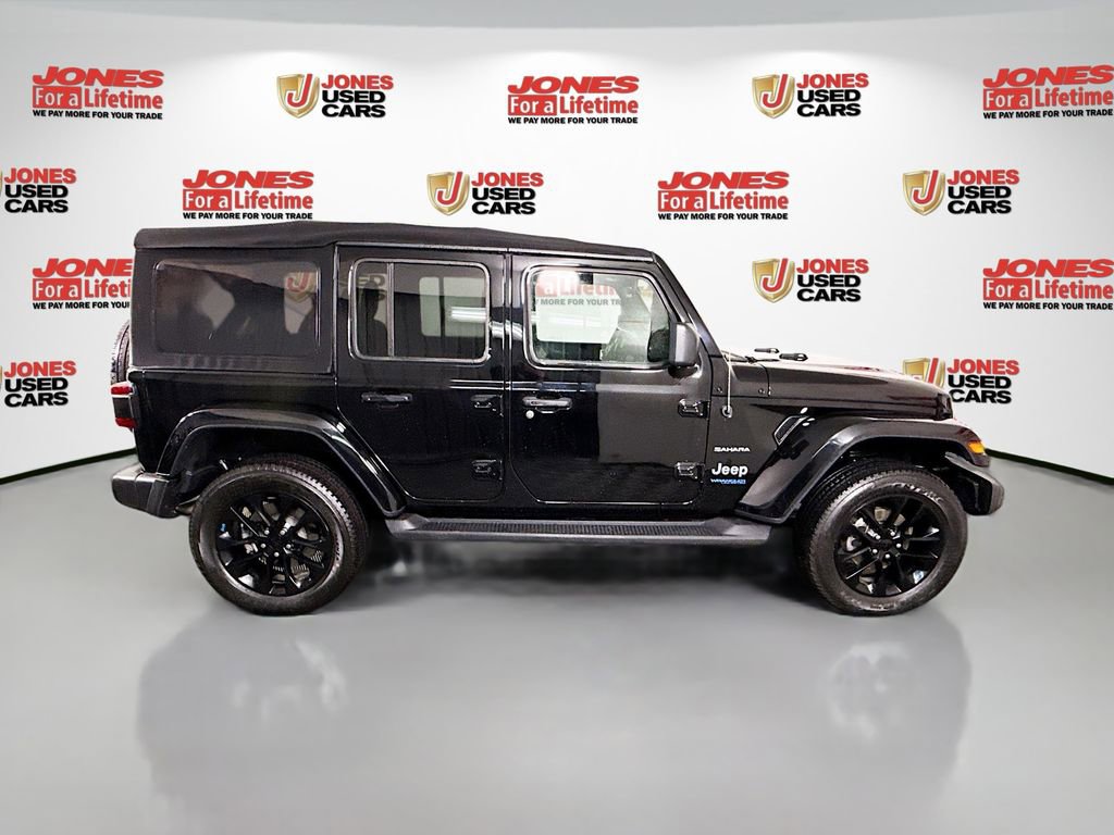 Used 2022 Jeep Wrangler Unlimited Sahara w/ Cold Weather Group image 18