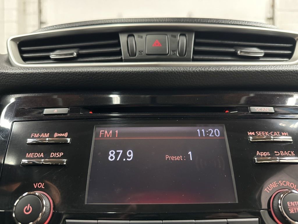 Used 2016 Nissan Rogue SV image 28