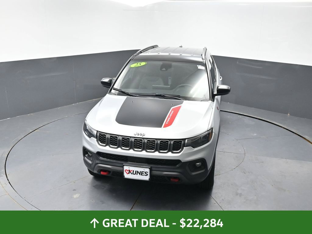 Used 2025 Jeep Compass Trailhawk AWD/4WD image 47
