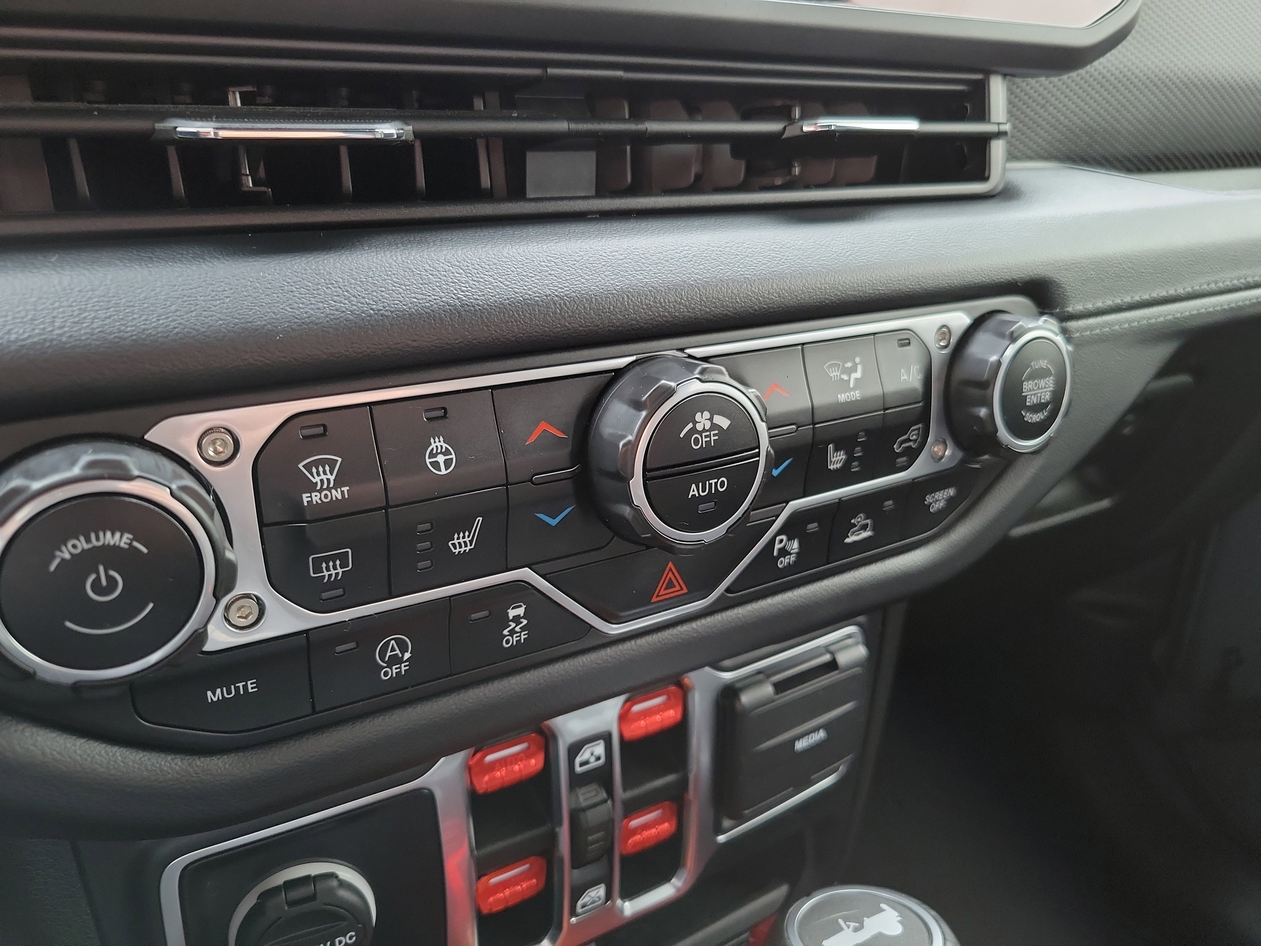 Used 2024 Jeep Wrangler Unlimited Rubicon image 34