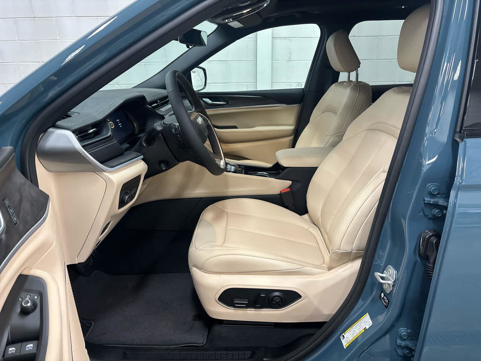 New 2026 Jeep Grand Cherokee L Limited w/ Luxury Tech Group II image 13