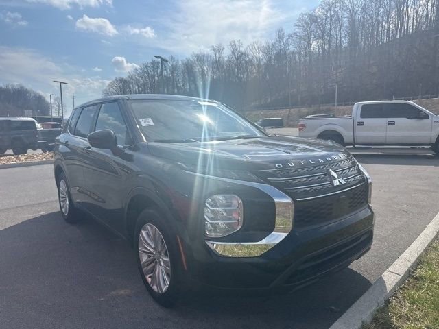 Used 2024 Mitsubishi Outlander ES image 10